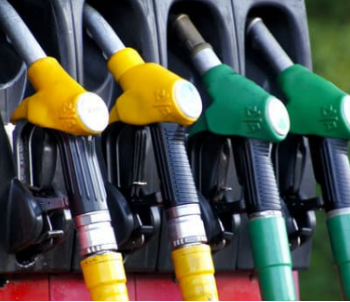 Un comparateur de prix avant de faire le plein d'essence